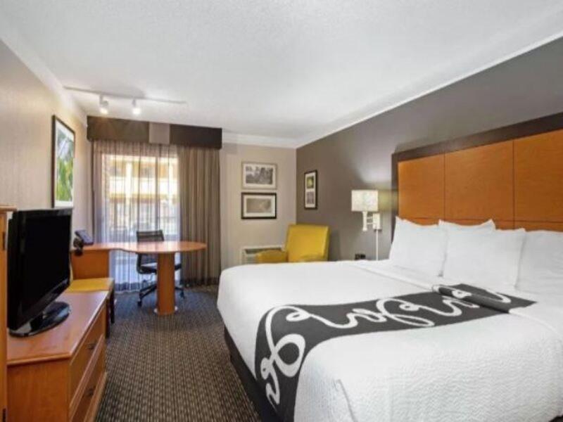 La Quinta By Wyndham East Hotel