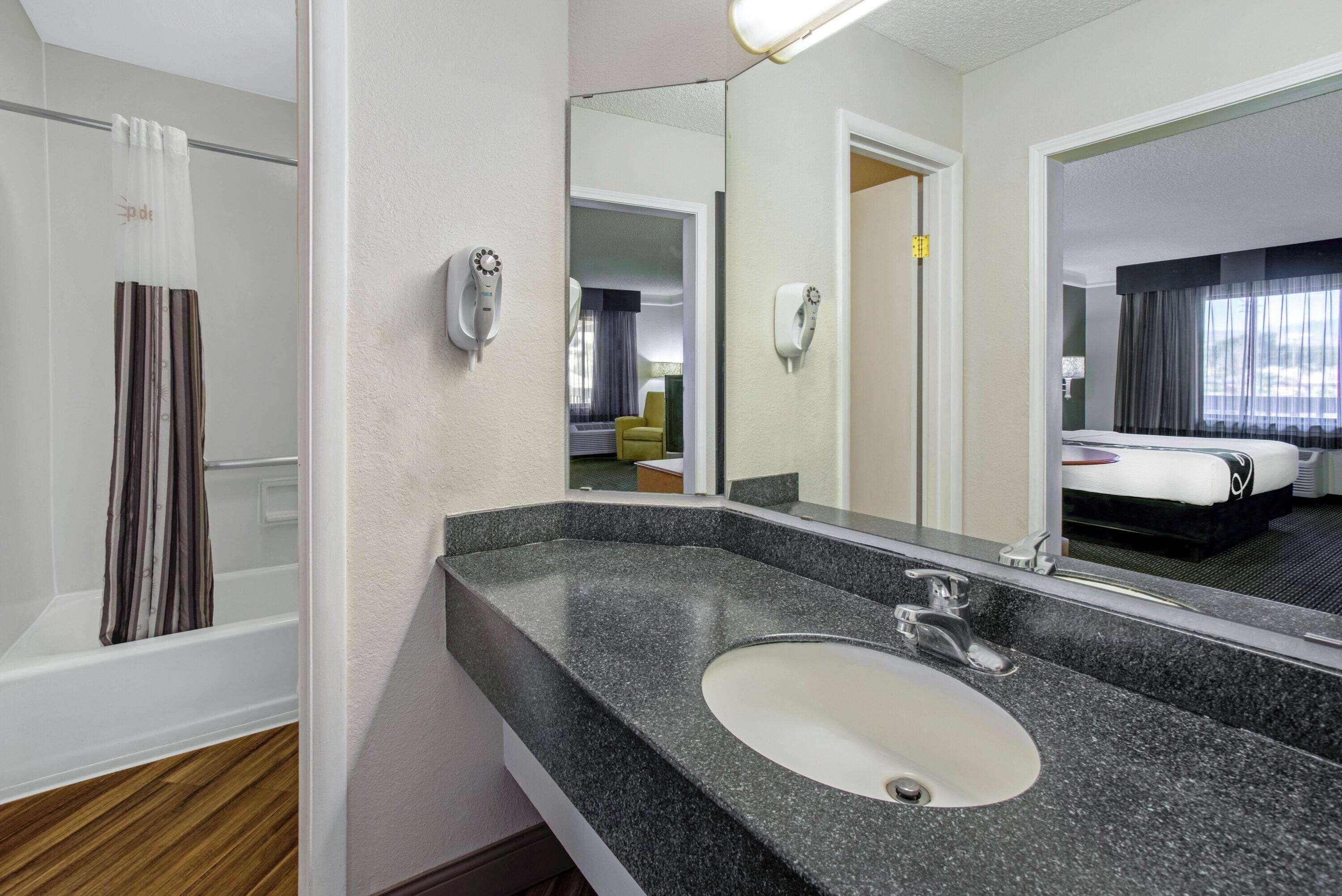 La Quinta By Wyndham East Hotel
