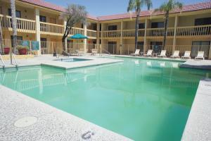 Hotel La Quinta By Wyndham East 3*