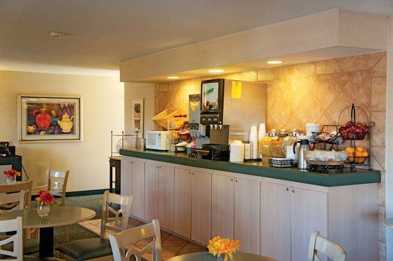 La Quinta By Wyndham East